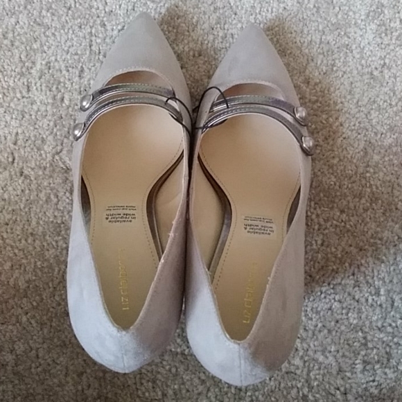 Shoe - Picture 2 of 8